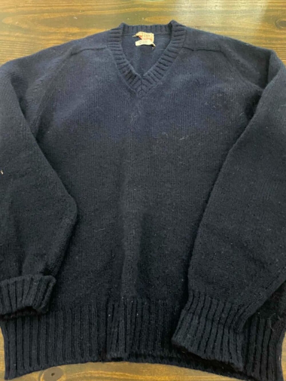 ALan Paine 100% Wool Men Sweater V neck Sheltand 40, Navy, Vintage